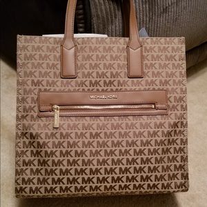 NEW, NEVER CARRIED!  Authentic!  Let’s negotiate!